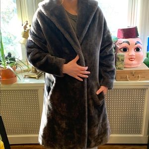 Vintage Women’s faux fur coat